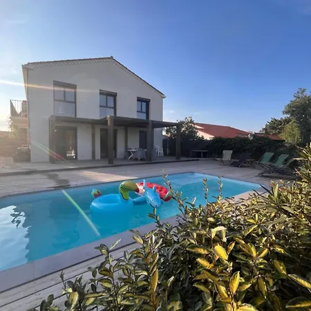 Piscine Privative, Clim, Wifi, Au Bout De La Rue, 5min A Pied, 6 Couchages, Bel Rdc